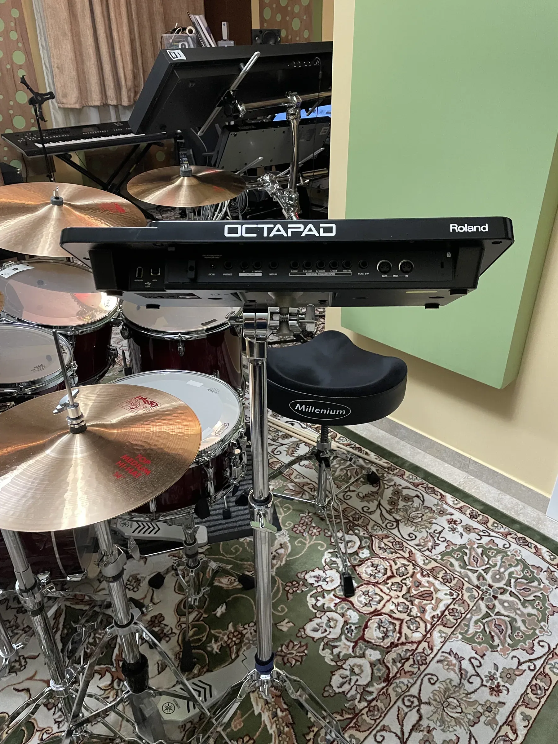 Roland Octapad a dobszett mellett