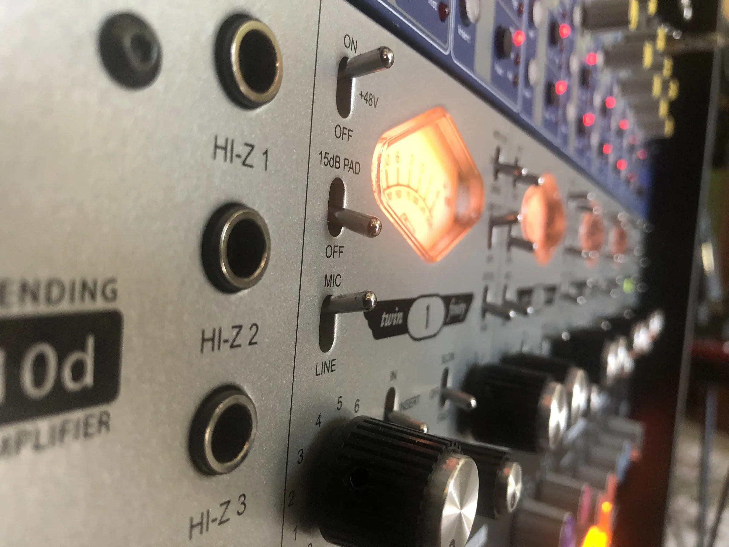 UAD 4-710d előfok világító előlapja